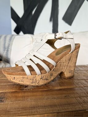 Chaps White Strappy T‑Bar Sandals for Women